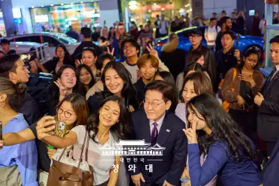 thumbnail - “대통령 아니세요?”…李대통령 부부, 추석 앞둔 뉴욕 코리아타운 깜짝 방문