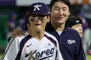 thumbnail - 후배들의 우상, 낯선 공은 강타… 완성형 타자로 가는 김도영