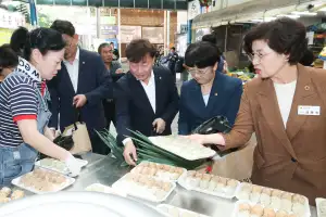 thumbnail - 남종섭 경기도의회 의장, 추석 앞두고 전통시장 민생행보 … 상인 격려·복지시설 위문 연계