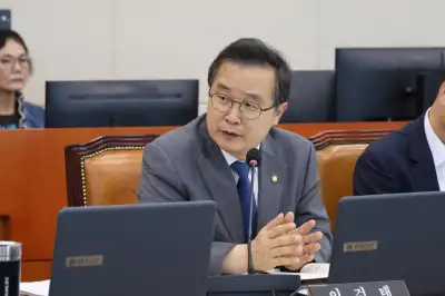 thumbnail - 전기차 충전기 작년 목표도 미달인데…내년 구축 32% 더 줄인다