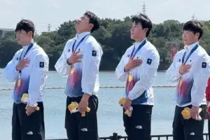 thumbnail - ‘9번째 金’ 카누 남 카약 4인승 500m 우승