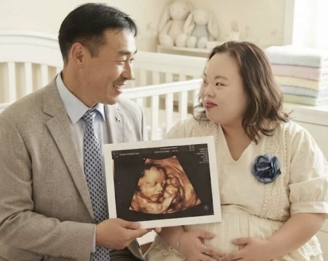 다운증후군 작가 은혜씨, 조영남과 ‘2세 초음파’ 공개한 사정