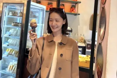 thumbnail - 윤아 배 위에 손 얹은 남성…임신설 불 지핀 사진 ‘발칵’