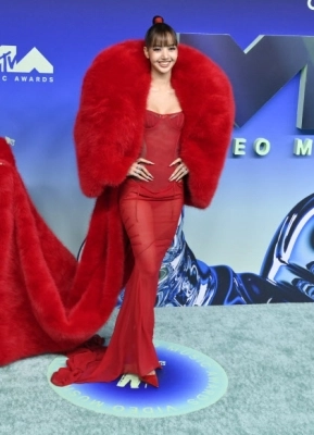 ‘베스트 팝’ 블핑 리사, 美 MTV VMA서 수상