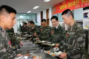 thumbnail - 군복 입고 백령도 간 장동혁