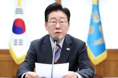 thumbnail - 李 “광주 군공항 2028년 이전 늦다…필요시 법 고쳐서라도 더 앞당겨라”