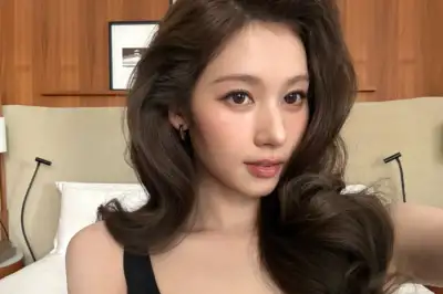 thumbnail - 사나, 블랙 드레스로 완성한 우아한 자태