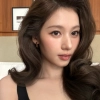 사나, 블랙 드레스로 완성한 우아한 자태