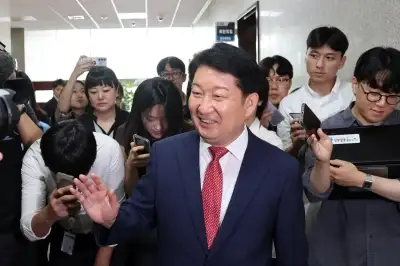 thumbnail - 권영진, 재심 끝에 ‘당원권 정지 1년’…“재심 결과 수용”