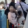 “설마 여기서?”…롯데월드 대기줄서 바지 내린 아이, 결국 ‘그 행동’ 충격