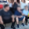 thumbnail - 경복궁서 ‘담배’ 피우고 ‘대변’ 본 중국인들…“냄새 맡아봐라” 황당 태도
