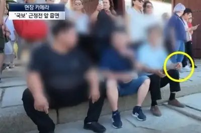 thumbnail - 경복궁서 ‘담배’ 피우고 ‘대변’ 본 중국인들…“냄새 맡아봐라” 황당 태도