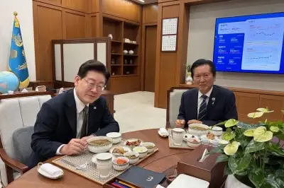 thumbnail - 李대통령, 정청래 전 대표와 만찬…“국정 현안·당내 사안 진솔한 대화”