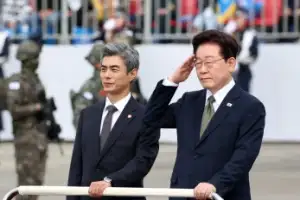 thumbnail - 사열하는 이재명 대통령