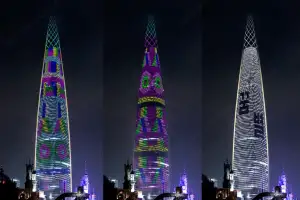 thumbnail - 빛으로 전하는 밤의 메시지… 롯데월드타워, 큰 태극기로