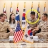 thumbnail - “어라? 이재용 아들이잖아!” 이지호 소위, 韓美 해군 회의 ‘통역’ 모습 공개