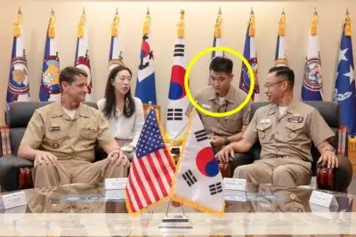 thumbnail - [포착] “어라? 이재용 아들이네!” 이지호 소위, 韓美 해군 회의 ‘통역’ 모습 공개