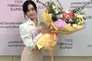 “오랜만” 김다현, ‘심수봉 공개 저격’ 논란 후 공식 행사 근황