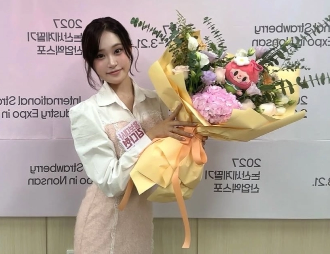 “오랜만” 김다현, ‘심수봉 공개 저격’ 논란 후 공식 행사 근황