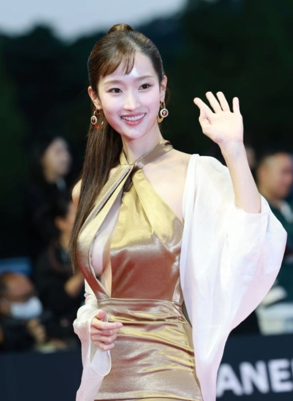 ‘파격 의상’ 아이돌네이션 김혜수