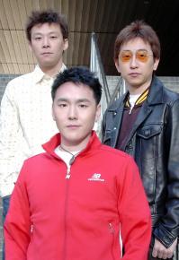 앞쪽부터 시계방향으로 고유진,고성진,김우디