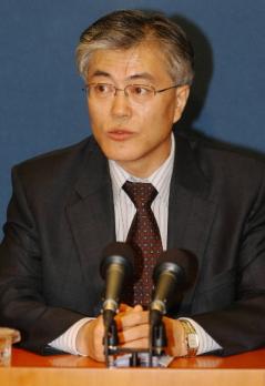 "사퇴하겠습니다" 문재인 민정수석이 12일 춘추관에서 사퇴 회견을 하고 있다.  청와대사진기자단