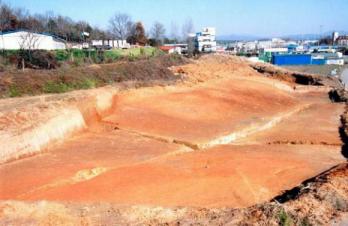 제주 사람 발자국 화석과 비슷한 5만년 전 중기 구석기 유적으로 추정되고 있는 충북 진천 송두리 유적 전경.