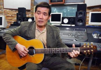 34년만에 포크무대로 돌아오는 서유석.