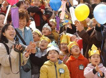 사회생활을 처음 시작하는 취학아동의 건강을 미리 살피는 일은 '첫 단추를 잘 꿰는 일'이다. 서울신문 포토라이브러리