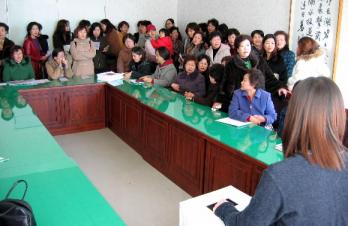최근 지방의 한 자치단체가 마련한 여성창업교실에 여성들이 몰려들어 추첨을 기다리고 있다.최근 실직 여성가장들이 늘고 있지만 정부 지원의 취업·창업 프로그램들이 실질적인 도움을 주지 못한다는 지적도 나오고 있다.서울신문 포토라이브러리