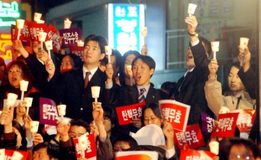 15일 광화문에서는 탄핵을 반대하는 시민들의 촛불시위가 사흘째 이어지고 있다.  최해국기자 seaworld@