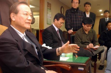 한나라당 최병렬대표 기자간담회. 최해국기자 seaworld@