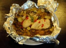 포일에 익힌 닭과 버섯