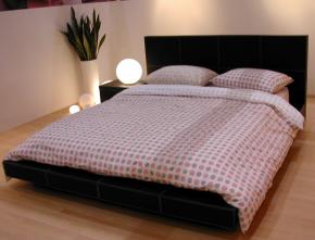 전망좋은방의 침대