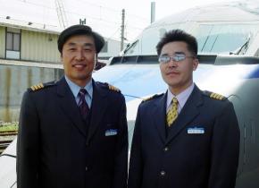 고속철 첫열차를 운행하게 되는 양세우(왼쪽), 송하복 기관사