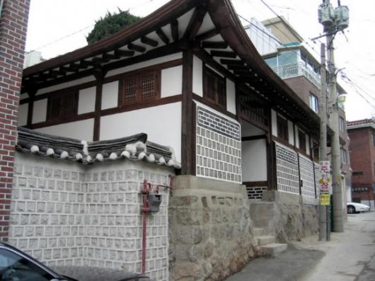 내셔널트러스트 운동의 결실로 보수·복원되어 10일 시민들에게 공개되는 서울 성북동의 '최순우 옛집'.동판 제막 등 개소식에 앞서 길놀이와 비나리 등 축하공연도 펼쳐진다. 한국내셔널트러스트 문화유산위원회 제공