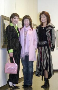 “나이도 젊지만 옷차림은 더 젊다.”며 거침없는 패션센스를 보여주는 20대 같은 40대 여성들.왼쪽부터 유순신,김해련,이윤희씨. 강성남기자 snk@