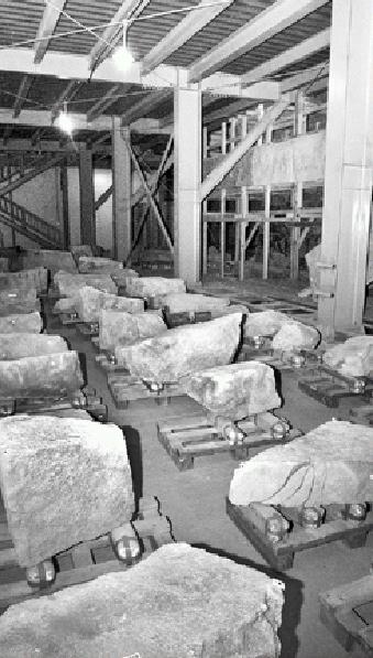 해체 보수중인 전북 익산 미륵사지 석탑. 미…