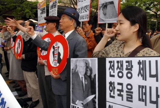 왜왔어 ‘이라크 파병반대 국민행동’ 회원들이 15일 서울 세종로 주한 미대사관 앞에서 딕 체니 미 부통령의 방한을 규탄하는 집회를 열고 있다. 도준석기자 pado@