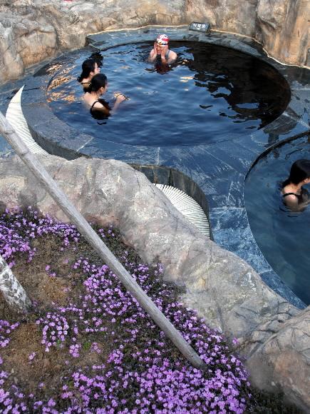 아산 스파비스의 야외 온천탕.