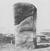 고구려 주몽의 건국신화가 새겨진 중국 지안시의 광개토대왕비. 건국신화가 단순한 허구가 아닌,역사적 사실임을 입증하는 대표적인 유물들이다.