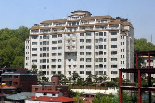 가장 비싼 아파트 전국에서 집 값이 가장 비싼 서울 서초동 트라움하우스3.이 아파트의 180평형 기준시가는 32억 4000만원으로 고시됐다. 서울신문 포토라이브러리