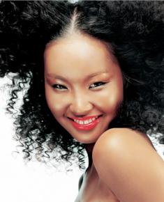 피부색, 피부상태 등에 나만의 메이크업 제품을 찾아라. 메이크업 아티스트 박태윤씨 작품.