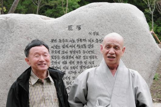 신경림 시인(왼쪽)·백담사 오현스님