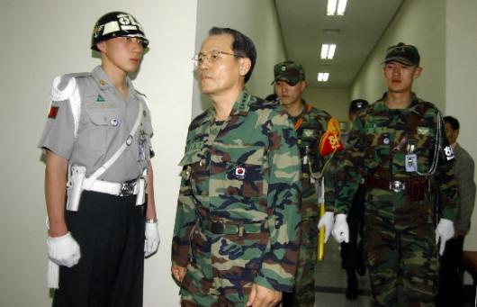 첫공판에 출석하는 신일순 부사령관