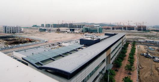 썰렁하기만 했던 인천 송도신도시가 경제자유구역으로 지정된 이후 미국 셀트리온사가 투자한 에이즈백신 공장을 비롯해 아파트 등이 잇따라 들어서 개발에 활기를 띠고 있다, 인천시 제공