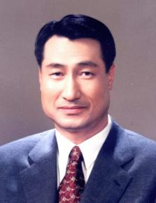 유보선 국방차관