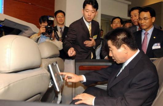 노무현 대통령이 9일 서울 세종로 정보통신…