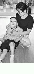 이모씨가 신경섬유종을 앓고 있는 아들 김경…