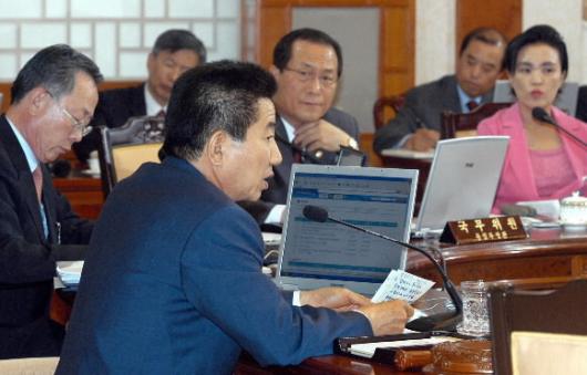 15일 국무회의에서 노무현대통령이 최근 현…